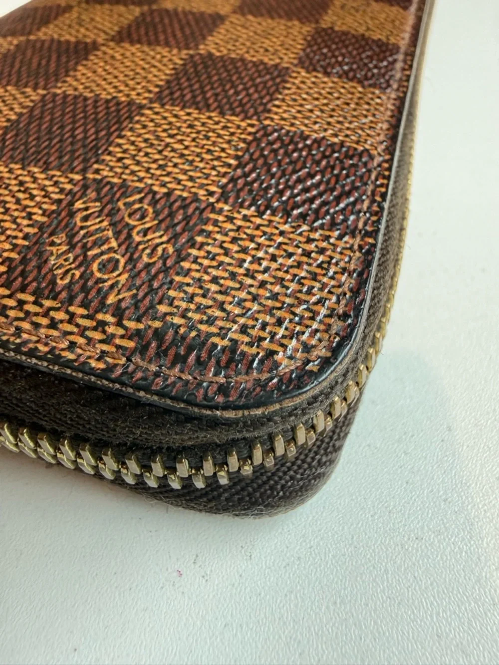 Louis Vuitton ‘Zippy Wallet in Damier Ebene’